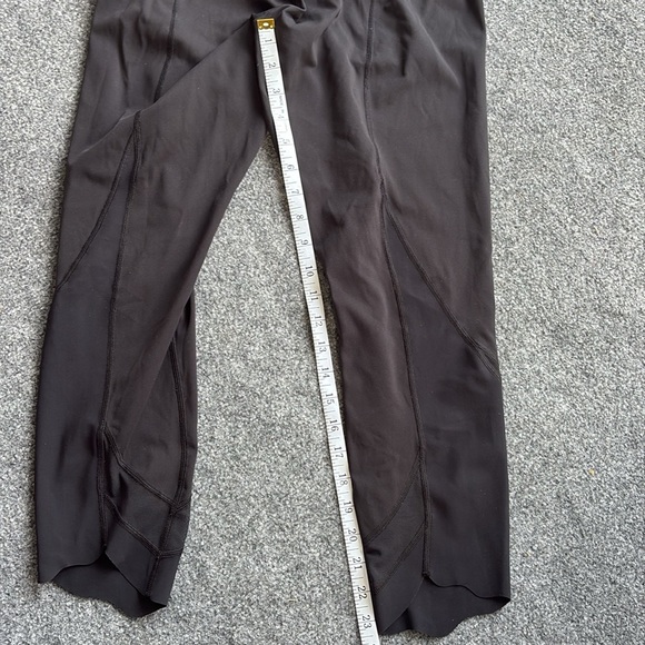 Lululemon and Soul Cycle Collab - Black Athletic Cropped Leggings with Logo - Picture 8 of 9